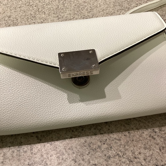 ♥️CLOSET CLEAROUT♥️ Express White Wallet Crossbody Bag - Picture 6 of 8